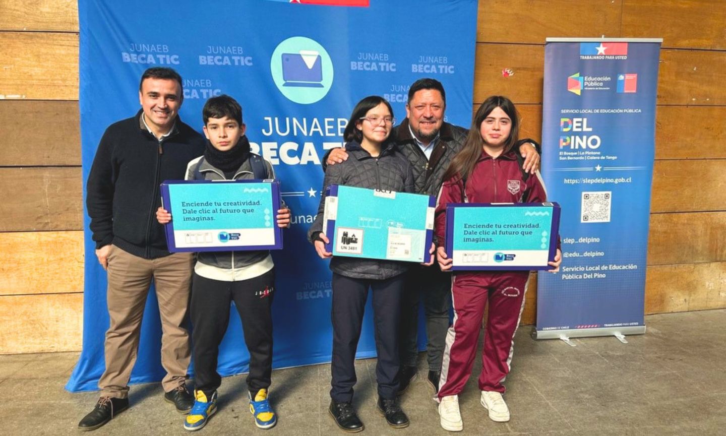 ¡Proceso finalizado con éxito! Más de 2.100 estudiantes de nuestro territorio ya cuentan con su Beca TIC de Junaeb para potenciar su aprendizaje